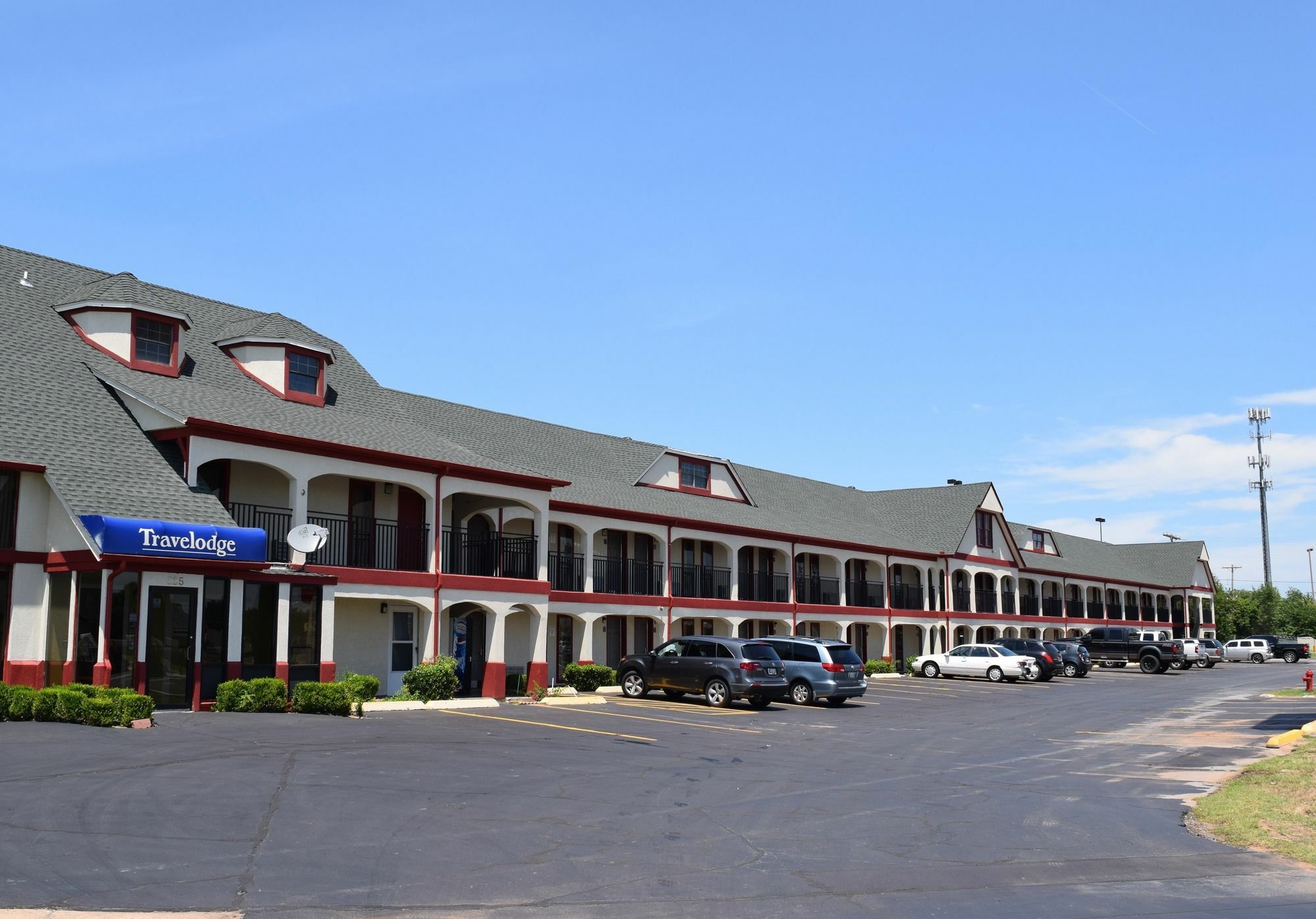 Travelodge Inn & Suites By Wyndham Norman Exterior photo