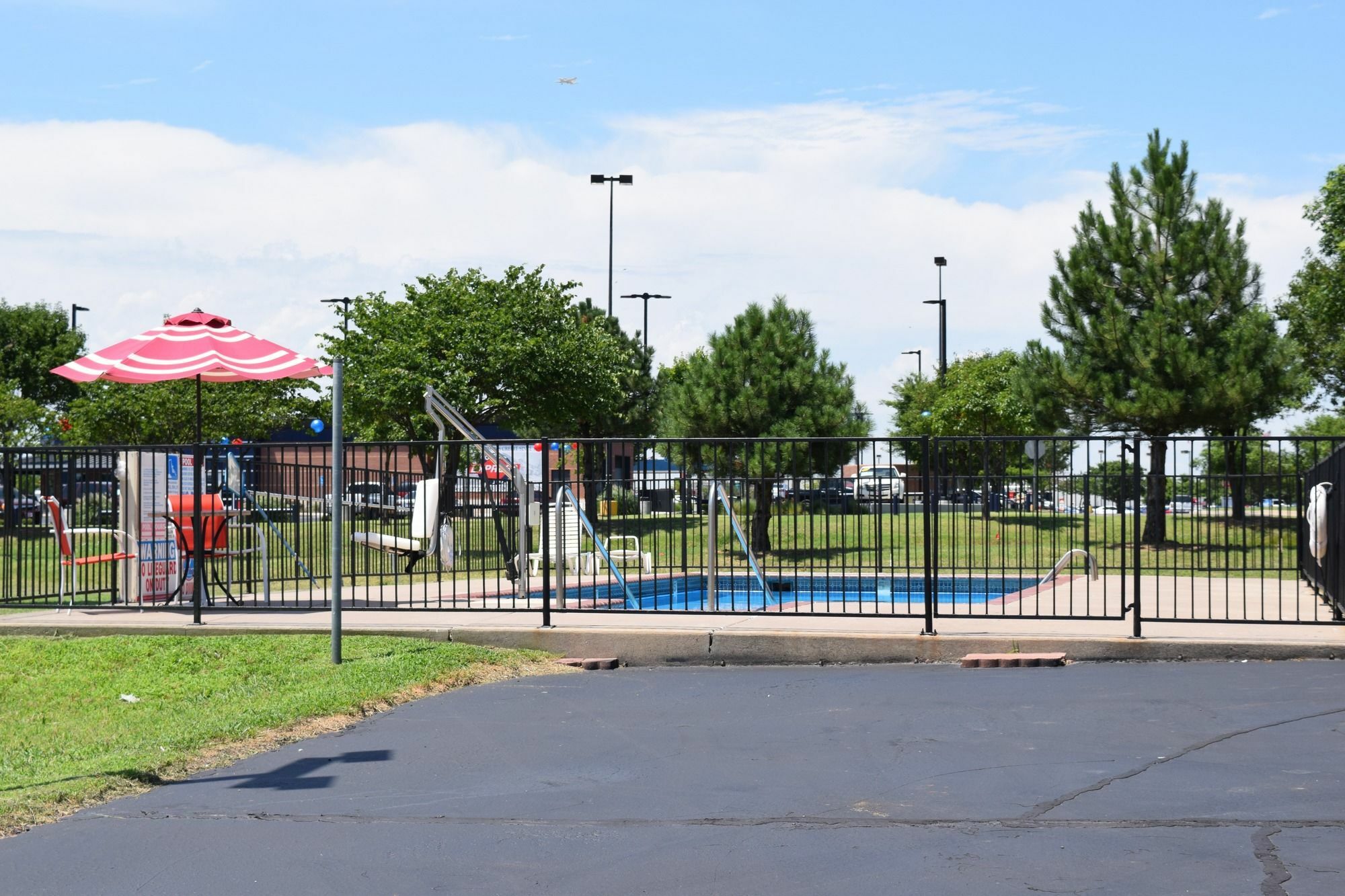 Travelodge Inn & Suites By Wyndham Norman Exterior photo